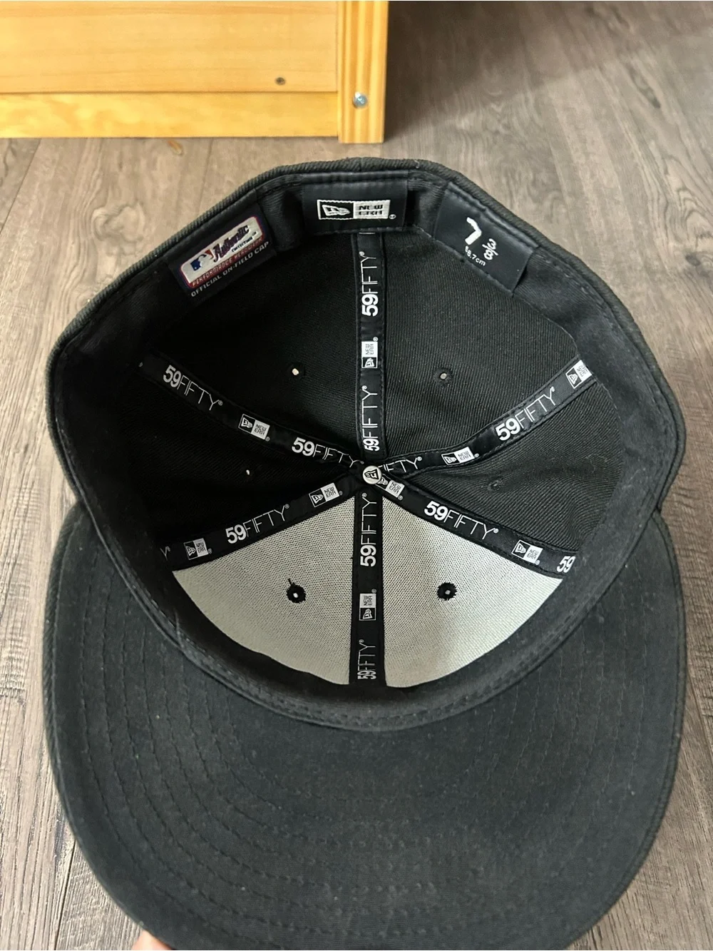 New Era Black Chicago White Sox Fitted Cap with White Logo 7 3/8